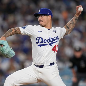 Twins add more bullpen depth, acquire Anthony Banda, Liam Hendriks