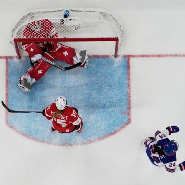 Olympic women’s hockey: U.S. stays perfect by blanking Switzerland