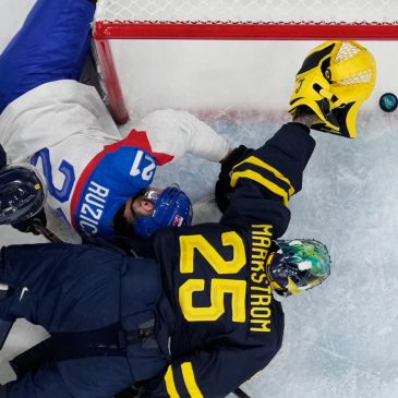 Olympic men’s hockey: Late goal lets Slovakia advance