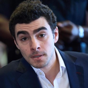 Luigi Mangione speaks out in protest as judge sets state murder trial for June 8