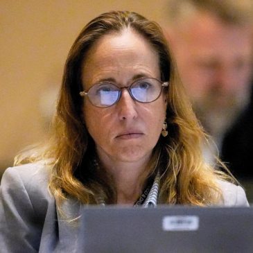 Top FDA drug official is trying to hire a friend who’s seeking a bold new warning on antidepressants