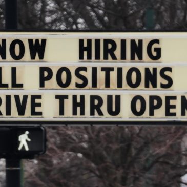 US jobless claims filings unchanged from previous week at 213,000 as layoffs remain low