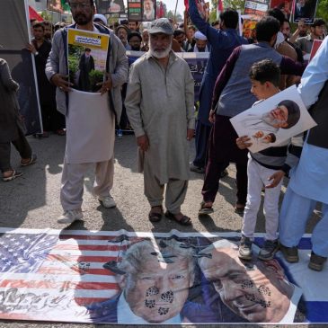 Pakistani Shiites rally to denounce US-Israeli strikes on Iran as US Embassy issues a security alert